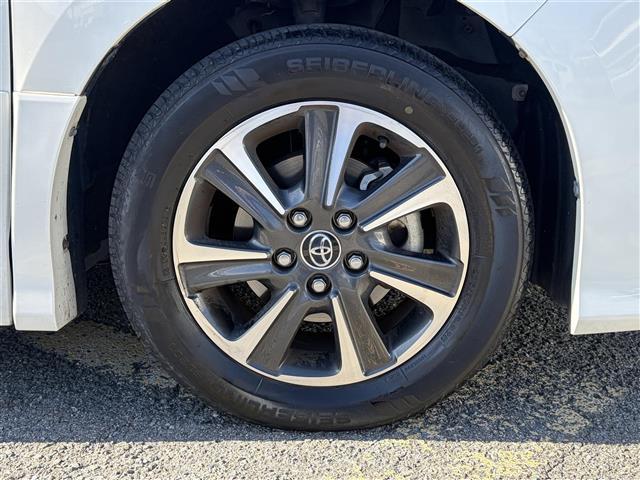 ヴォクシー ＺＳ　煌　地上デジタル　ＳＤナビゲーション　ＴＳＳ　両側パワードア　アイドリングストップ車　パワーウィンド　横滑防止　ブルートゥースオーディオ　Ａライト　ＤＶＤ可　スマートエントリー　Ｂカメラ　３列シート（6枚目）