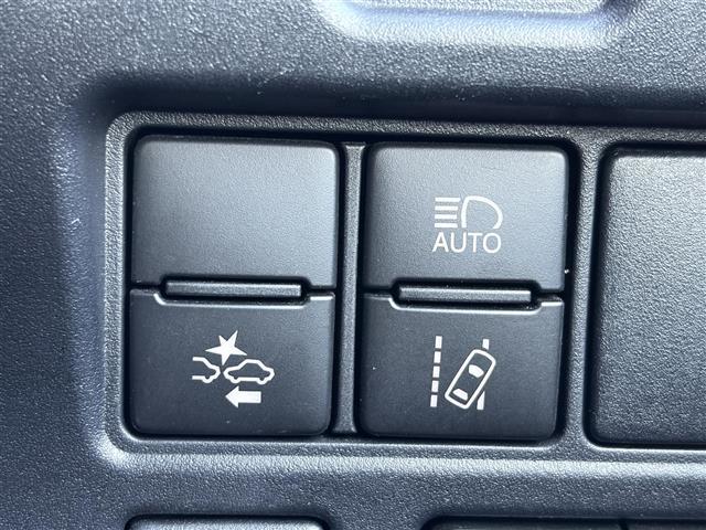 ヴォクシー ＺＳ　煌　地上デジタル　ＳＤナビゲーション　ＴＳＳ　両側パワードア　アイドリングストップ車　パワーウィンド　横滑防止　ブルートゥースオーディオ　Ａライト　ＤＶＤ可　スマートエントリー　Ｂカメラ　３列シート（12枚目）