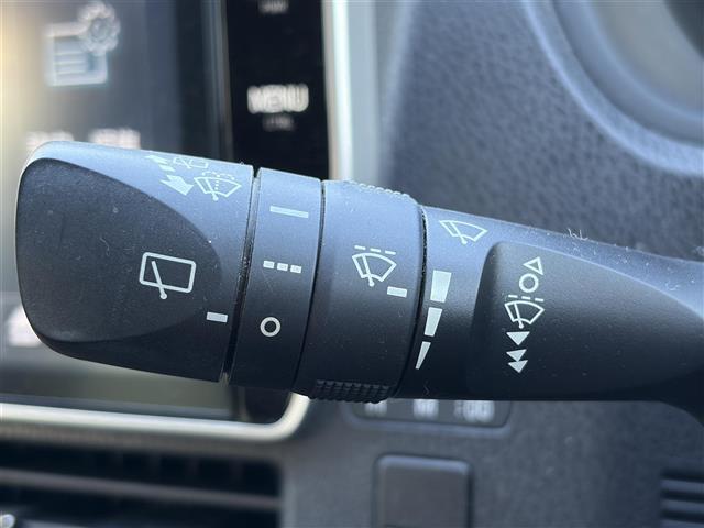 ヴォクシー ＺＳ　煌　地上デジタル　ＳＤナビゲーション　ＴＳＳ　両側パワードア　アイドリングストップ車　パワーウィンド　横滑防止　ブルートゥースオーディオ　Ａライト　ＤＶＤ可　スマートエントリー　Ｂカメラ　３列シート（23枚目）