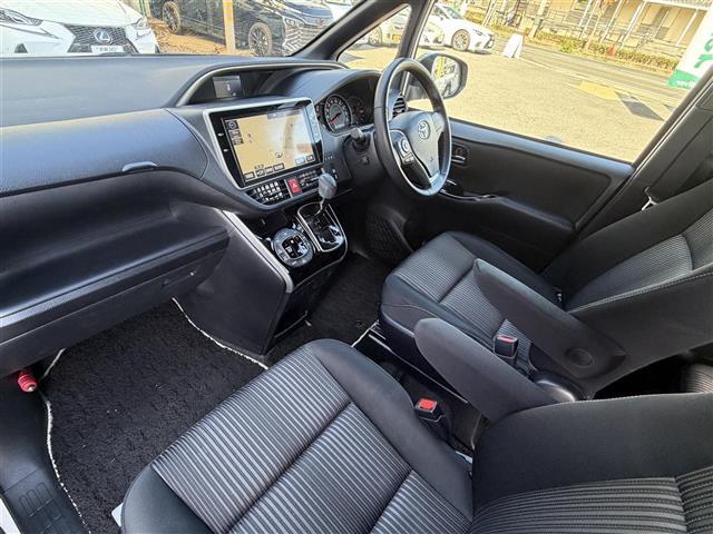 ヴォクシー ＺＳ　煌　地上デジタル　ＳＤナビゲーション　ＴＳＳ　両側パワードア　アイドリングストップ車　パワーウィンド　横滑防止　ブルートゥースオーディオ　Ａライト　ＤＶＤ可　スマートエントリー　Ｂカメラ　３列シート（26枚目）