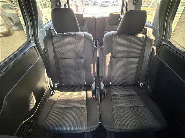 ヴォクシー ＺＳ　煌　地上デジタル　ＳＤナビゲーション　ＴＳＳ　両側パワードア　アイドリングストップ車　パワーウィンド　横滑防止　ブルートゥースオーディオ　Ａライト　ＤＶＤ可　スマートエントリー　Ｂカメラ　３列シート（27枚目）