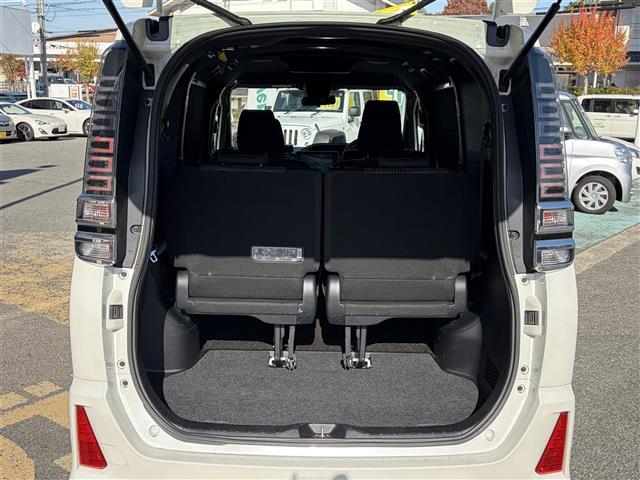 ヴォクシー ＺＳ　煌　地上デジタル　ＳＤナビゲーション　ＴＳＳ　両側パワードア　アイドリングストップ車　パワーウィンド　横滑防止　ブルートゥースオーディオ　Ａライト　ＤＶＤ可　スマートエントリー　Ｂカメラ　３列シート（29枚目）