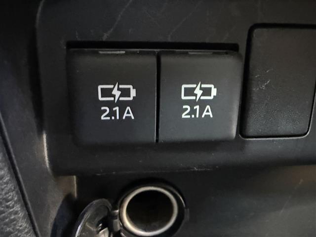 ヴォクシー ＺＳ　煌　地上デジタル　ＳＤナビゲーション　ＴＳＳ　両側パワードア　アイドリングストップ車　パワーウィンド　横滑防止　ブルートゥースオーディオ　Ａライト　ＤＶＤ可　スマートエントリー　Ｂカメラ　３列シート（33枚目）