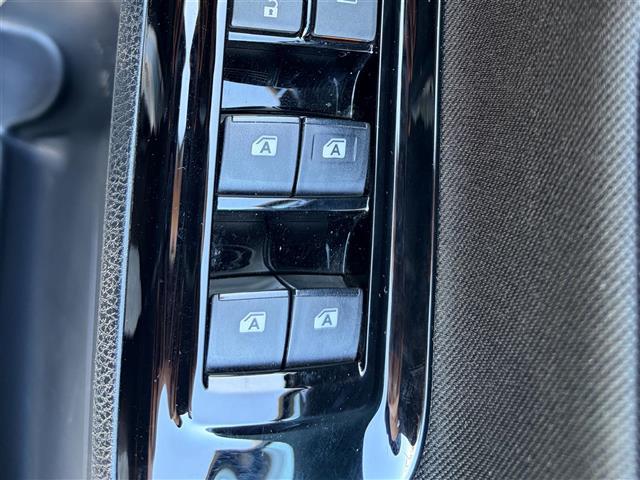 ヴォクシー ＺＳ　煌　地上デジタル　ＳＤナビゲーション　ＴＳＳ　両側パワードア　アイドリングストップ車　パワーウィンド　横滑防止　ブルートゥースオーディオ　Ａライト　ＤＶＤ可　スマートエントリー　Ｂカメラ　３列シート（35枚目）