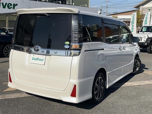 ヴォクシー ＺＳ　煌　地上デジタル　ＳＤナビゲーション　ＴＳＳ　両側パワードア　アイドリングストップ車　パワーウィンド　横滑防止　ブルートゥースオーディオ　Ａライト　ＤＶＤ可　スマートエントリー　Ｂカメラ　３列シート（37枚目）