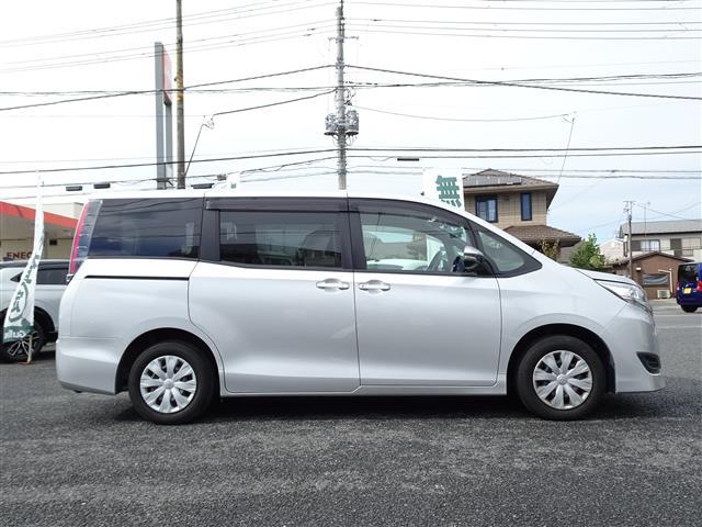 ノア Ｘ　ブレーキサポート　イモビライザー　ＢＴオーディオ　ＳＤ　ＵＳＢポート　アイドリングストッ　ＤＶＤ再生可　デュアルエアコン　クルーズＣ　バックモニタ－　地デジＴＶ　ＬＥＤランプ　オートエアコン　ＥＳＣ（3枚目）