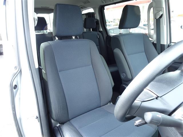 ノア Ｘ　ブレーキサポート　イモビライザー　ＢＴオーディオ　ＳＤ　ＵＳＢポート　アイドリングストッ　ＤＶＤ再生可　デュアルエアコン　クルーズＣ　バックモニタ－　地デジＴＶ　ＬＥＤランプ　オートエアコン　ＥＳＣ（14枚目）