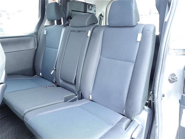 ノア Ｘ　ブレーキサポート　イモビライザー　ＢＴオーディオ　ＳＤ　ＵＳＢポート　アイドリングストッ　ＤＶＤ再生可　デュアルエアコン　クルーズＣ　バックモニタ－　地デジＴＶ　ＬＥＤランプ　オートエアコン　ＥＳＣ（17枚目）