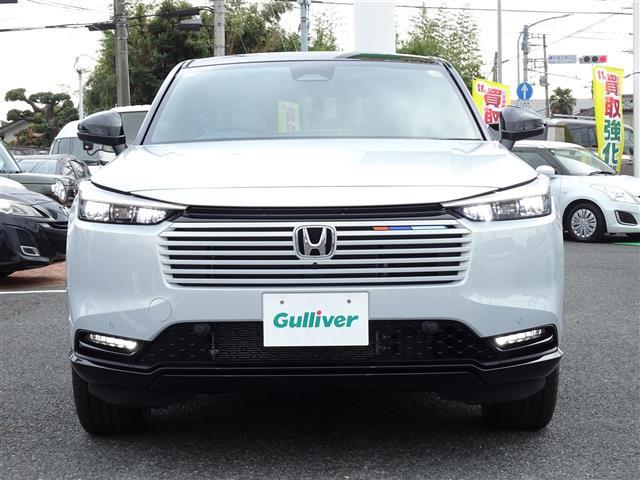 ヴェゼル ｅ：ＨＥＶ　Ｚ・ＰＬａＹパッケージ　ブルートゥース　アイドリングストップ　ワンオーナー　ＬＥＤヘッド　ＵＳＢ　電動テールゲート　衝突被害軽減システム　リヤカメラ　フルセグテレビ　横滑り防止装置　オートライト　シートヒーター　スマートキー（5枚目）