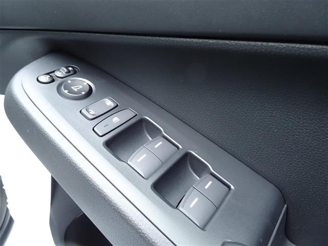 ヴェゼル ｅ：ＨＥＶ　Ｚ・ＰＬａＹパッケージ　ブルートゥース　アイドリングストップ　ワンオーナー　ＬＥＤヘッド　ＵＳＢ　電動テールゲート　衝突被害軽減システム　リヤカメラ　フルセグテレビ　横滑り防止装置　オートライト　シートヒーター　スマートキー（35枚目）