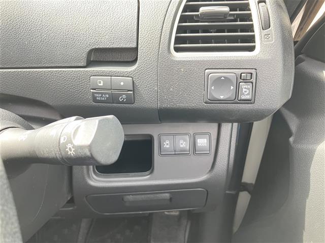 セレナ ハイウェイスター S-ハイブリッド Vセレクション BTオーディオ 地デジTV リアエアコン 横滑防止 助手席エアバッグ DVD再生 Bカメ 三列シート HDDナビ オートエアコン キーレス パワーステアリング ABS ETC パワーウィンドウ(5枚目)