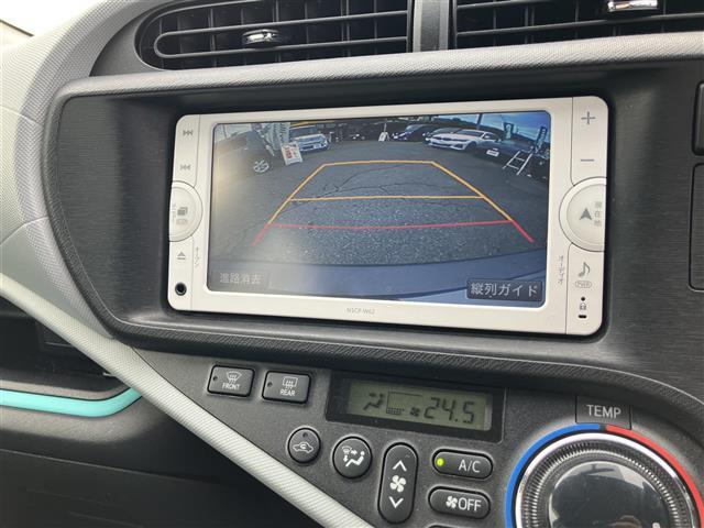 アクア Ｓ　スマートキープッシュスタート　ＢＬＵＥＴＯＯＴＨ　キーレスエントリ　オートライト　ナビ＆ＴＶ　オートエアコン　デュアルエアバック　ＥＳＣ　パワーウィンドウ　ＥＴＣ　ＳＲＳ　ワンセグＴＶ　ＡＢＳ（3枚目）