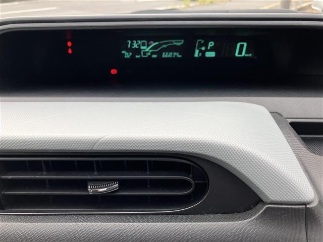 アクア Ｓ　スマートキープッシュスタート　ＢＬＵＥＴＯＯＴＨ　キーレスエントリ　オートライト　ナビ＆ＴＶ　オートエアコン　デュアルエアバック　ＥＳＣ　パワーウィンドウ　ＥＴＣ　ＳＲＳ　ワンセグＴＶ　ＡＢＳ（4枚目）