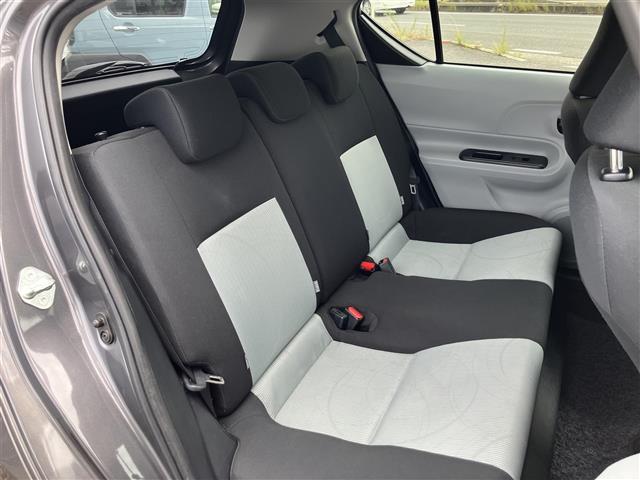 アクア Ｓ　スマートキープッシュスタート　ＢＬＵＥＴＯＯＴＨ　キーレスエントリ　オートライト　ナビ＆ＴＶ　オートエアコン　デュアルエアバック　ＥＳＣ　パワーウィンドウ　ＥＴＣ　ＳＲＳ　ワンセグＴＶ　ＡＢＳ（11枚目）