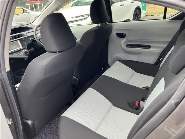 アクア Ｓ　スマートキープッシュスタート　ＢＬＵＥＴＯＯＴＨ　キーレスエントリ　オートライト　ナビ＆ＴＶ　オートエアコン　デュアルエアバック　ＥＳＣ　パワーウィンドウ　ＥＴＣ　ＳＲＳ　ワンセグＴＶ　ＡＢＳ（14枚目）