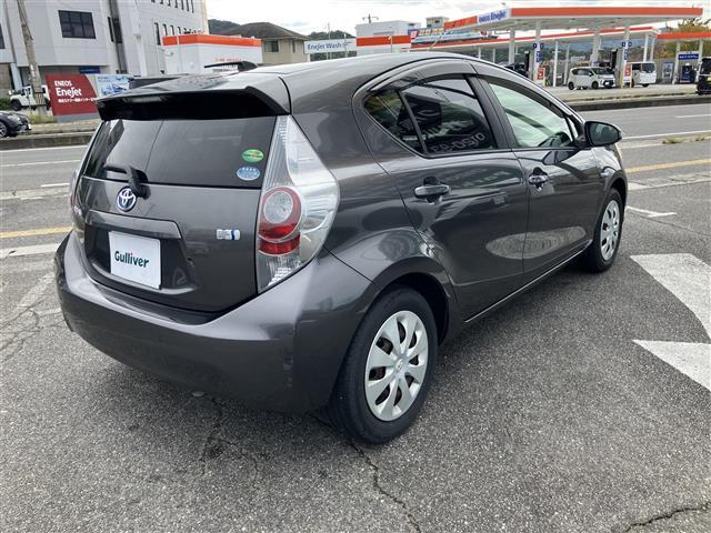 アクア Ｓ　スマートキープッシュスタート　ＢＬＵＥＴＯＯＴＨ　キーレスエントリ　オートライト　ナビ＆ＴＶ　オートエアコン　デュアルエアバック　ＥＳＣ　パワーウィンドウ　ＥＴＣ　ＳＲＳ　ワンセグＴＶ　ＡＢＳ（20枚目）