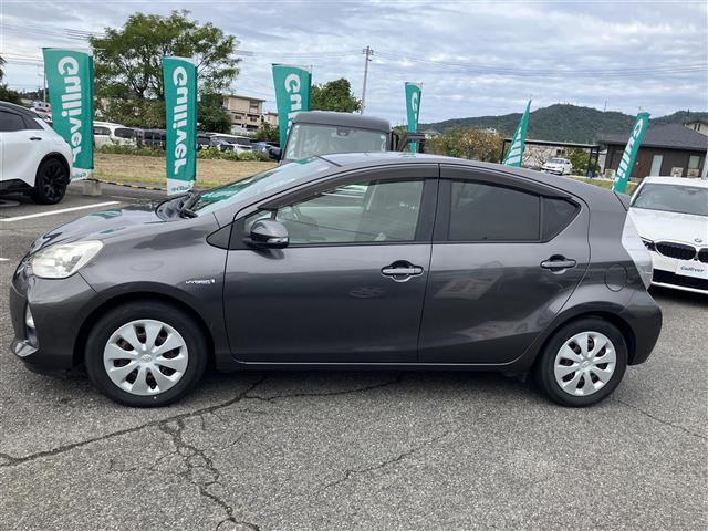 アクア Ｓ　スマートキープッシュスタート　ＢＬＵＥＴＯＯＴＨ　キーレスエントリ　オートライト　ナビ＆ＴＶ　オートエアコン　デュアルエアバック　ＥＳＣ　パワーウィンドウ　ＥＴＣ　ＳＲＳ　ワンセグＴＶ　ＡＢＳ（23枚目）