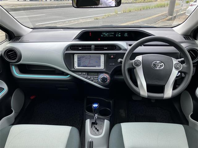 アクア Ｓ　スマートキープッシュスタート　ＢＬＵＥＴＯＯＴＨ　キーレスエントリ　オートライト　ナビ＆ＴＶ　オートエアコン　デュアルエアバック　ＥＳＣ　パワーウィンドウ　ＥＴＣ　ＳＲＳ　ワンセグＴＶ　ＡＢＳ（26枚目）