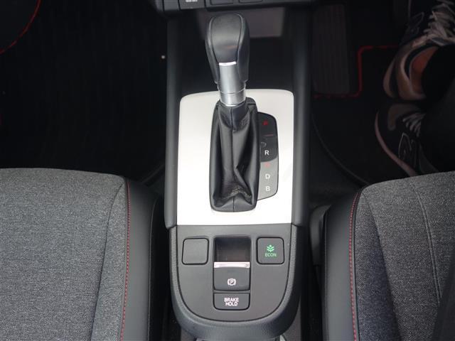 フィット ｅ：ＨＥＶホーム　２０周年特別仕様車　カーサ　ＬＫＡＳ　ＢＴ接続　ＴＶ　シートヒーター　横滑り防止装置　オートライト　ＥＴＣ　ＬＥＤヘッドライト　ドライブレコーダー　スマキー　サイドエアバック　盗難防止システム　アイドリングストップ　ＡＡＣ（8枚目）