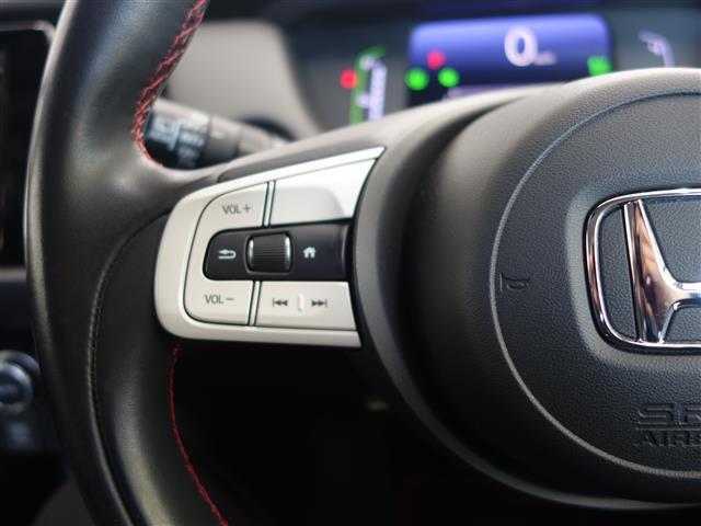 フィット ｅ：ＨＥＶホーム　２０周年特別仕様車　カーサ　ＬＫＡＳ　ＢＴ接続　ＴＶ　シートヒーター　横滑り防止装置　オートライト　ＥＴＣ　ＬＥＤヘッドライト　ドライブレコーダー　スマキー　サイドエアバック　盗難防止システム　アイドリングストップ　ＡＡＣ（10枚目）