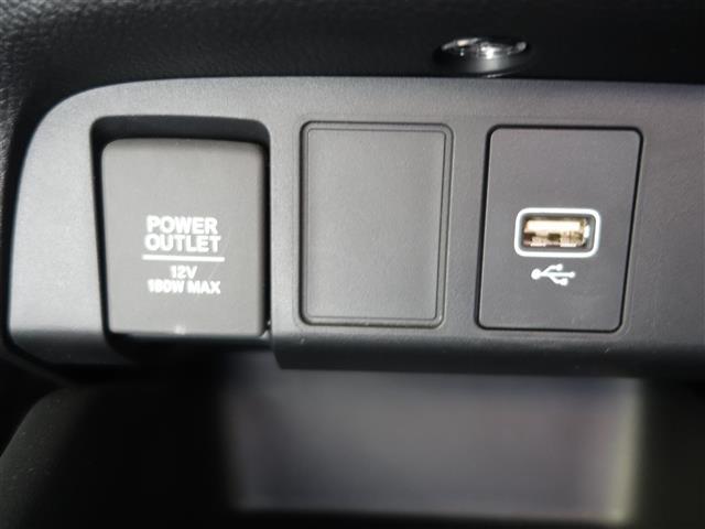 フィット ｅ：ＨＥＶホーム　２０周年特別仕様車　カーサ　ＬＫＡＳ　ＢＴ接続　ＴＶ　シートヒーター　横滑り防止装置　オートライト　ＥＴＣ　ＬＥＤヘッドライト　ドライブレコーダー　スマキー　サイドエアバック　盗難防止システム　アイドリングストップ　ＡＡＣ（12枚目）