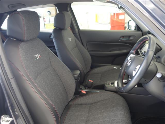 フィット ｅ：ＨＥＶホーム　２０周年特別仕様車　カーサ　ＬＫＡＳ　ＢＴ接続　ＴＶ　シートヒーター　横滑り防止装置　オートライト　ＥＴＣ　ＬＥＤヘッドライト　ドライブレコーダー　スマキー　サイドエアバック　盗難防止システム　アイドリングストップ　ＡＡＣ（14枚目）