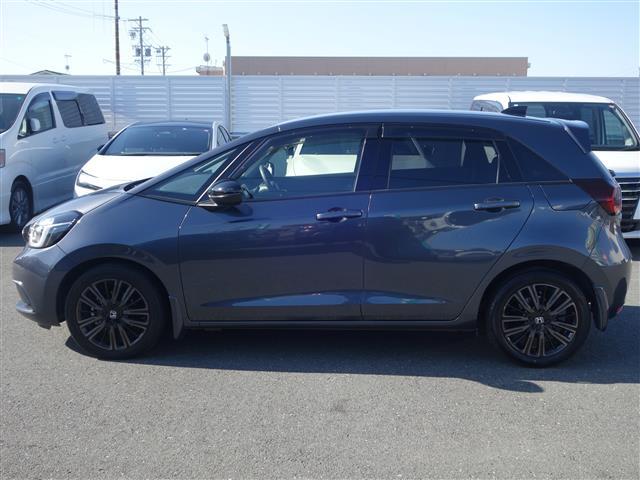 フィット ｅ：ＨＥＶホーム　２０周年特別仕様車　カーサ　ＬＫＡＳ　ＢＴ接続　ＴＶ　シートヒーター　横滑り防止装置　オートライト　ＥＴＣ　ＬＥＤヘッドライト　ドライブレコーダー　スマキー　サイドエアバック　盗難防止システム　アイドリングストップ　ＡＡＣ（21枚目）