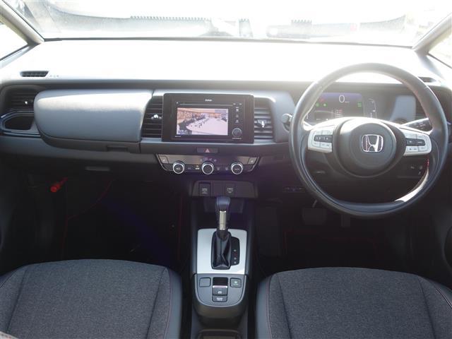 フィット ｅ：ＨＥＶホーム　２０周年特別仕様車　カーサ　ＬＫＡＳ　ＢＴ接続　ＴＶ　シートヒーター　横滑り防止装置　オートライト　ＥＴＣ　ＬＥＤヘッドライト　ドライブレコーダー　スマキー　サイドエアバック　盗難防止システム　アイドリングストップ　ＡＡＣ（23枚目）