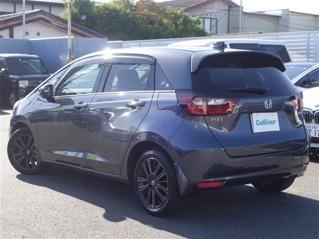 フィット ｅ：ＨＥＶホーム　２０周年特別仕様車　カーサ　ＬＫＡＳ　ＢＴ接続　ＴＶ　シートヒーター　横滑り防止装置　オートライト　ＥＴＣ　ＬＥＤヘッドライト　ドライブレコーダー　スマキー　サイドエアバック　盗難防止システム　アイドリングストップ　ＡＡＣ（24枚目）