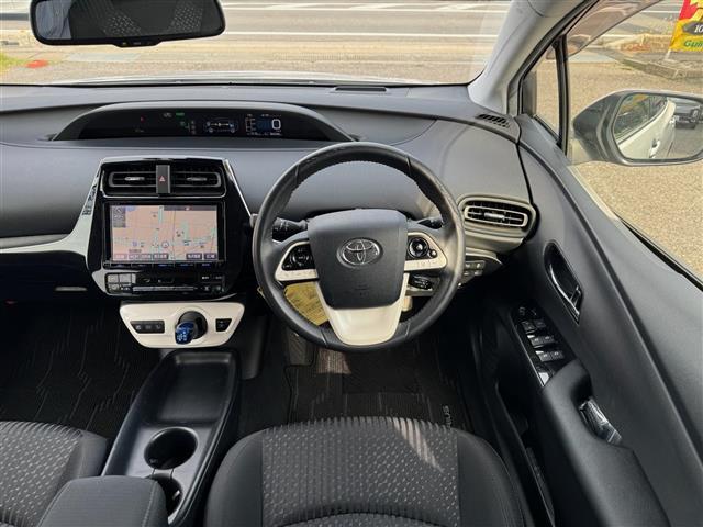 プリウス Sセーフティプラス(4枚目)