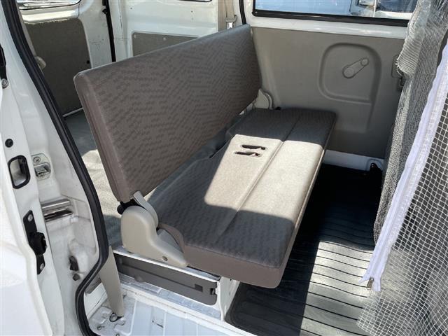 ＮＶ１００クリッパーバン ＤＸ　ハイルーフ　５ＡＧＳ車　純正ラジオ　集中ドアロック　ヘッドライトレベライザー　純正ゴムフロアマット　純正ドアバイザー（7枚目）