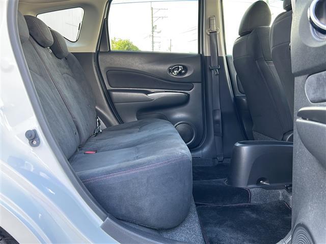 ノート ニスモ　ワンオーナー　保証書　取扱説明書　純正ナビ　ＴＶ／ＣＤ／ＤＶＤ／Ｂｌｕｅｔｏｏｔｈ　バックカメラ　アイドリングストップ　オートライト　フォグライト　ドアバイザー　純正フロアマット　電動ミラー　ＥＴＣ（22枚目）