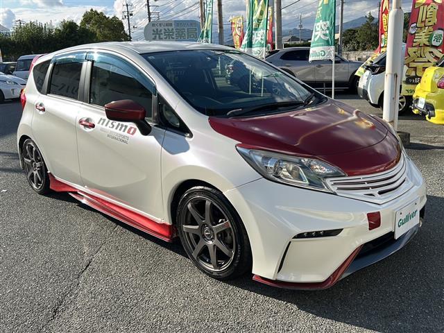 ノート ニスモ　ワンオーナー　保証書　取扱説明書　純正ナビ　ＴＶ／ＣＤ／ＤＶＤ／Ｂｌｕｅｔｏｏｔｈ　バックカメラ　アイドリングストップ　オートライト　フォグライト　ドアバイザー　純正フロアマット　電動ミラー　ＥＴＣ（37枚目）