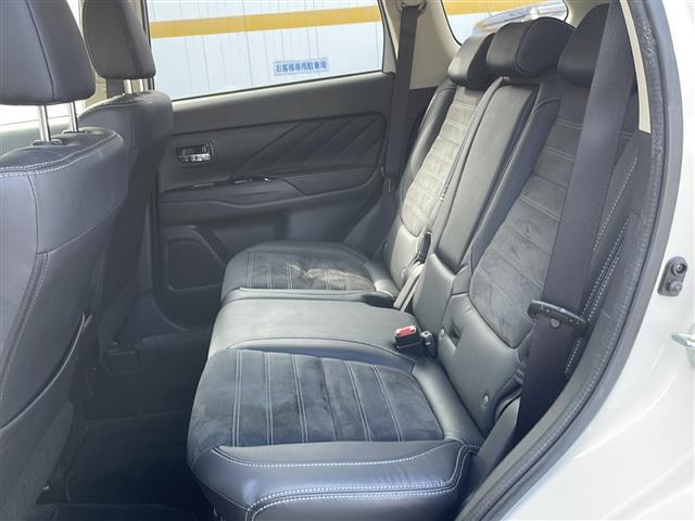 アウトランダーPHEV Gナビパッケージ 純正BT/USB 全周囲カメラ ハーフレザーシート 右前席パワーシート 前席シートヒーター 純正LED 純正フォグ オートライト 純正18インチAW パワーバックドア 革巻ステア クルコン ドラレコ(14枚目)