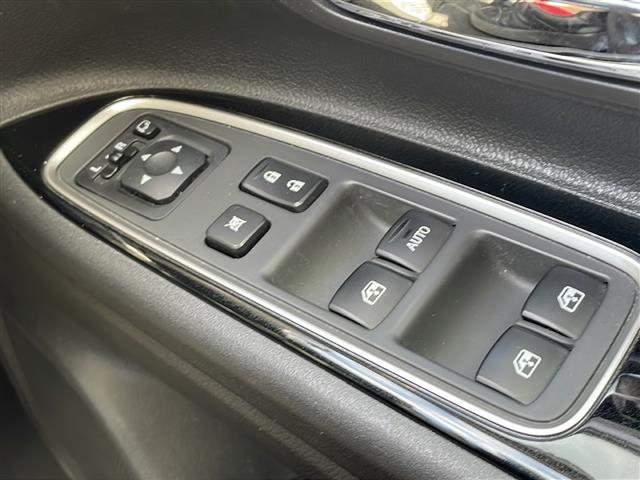 アウトランダーPHEV Gナビパッケージ 純正BT/USB 全周囲カメラ ハーフレザーシート 右前席パワーシート 前席シートヒーター 純正LED 純正フォグ オートライト 純正18インチAW パワーバックドア 革巻ステア クルコン ドラレコ(21枚目)