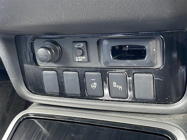 アウトランダーPHEV Gナビパッケージ 純正BT/USB 全周囲カメラ ハーフレザーシート 右前席パワーシート 前席シートヒーター 純正LED 純正フォグ オートライト 純正18インチAW パワーバックドア 革巻ステア クルコン ドラレコ(26枚目)