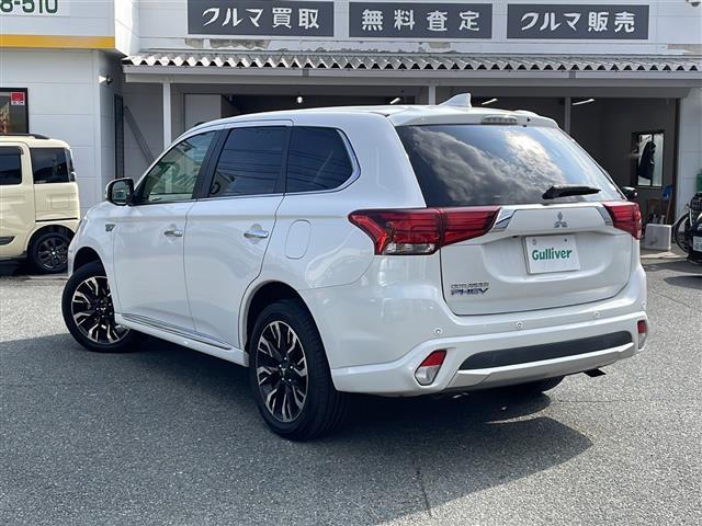 アウトランダーPHEV Gナビパッケージ 純正BT/USB 全周囲カメラ ハーフレザーシート 右前席パワーシート 前席シートヒーター 純正LED 純正フォグ オートライト 純正18インチAW パワーバックドア 革巻ステア クルコン ドラレコ(32枚目)