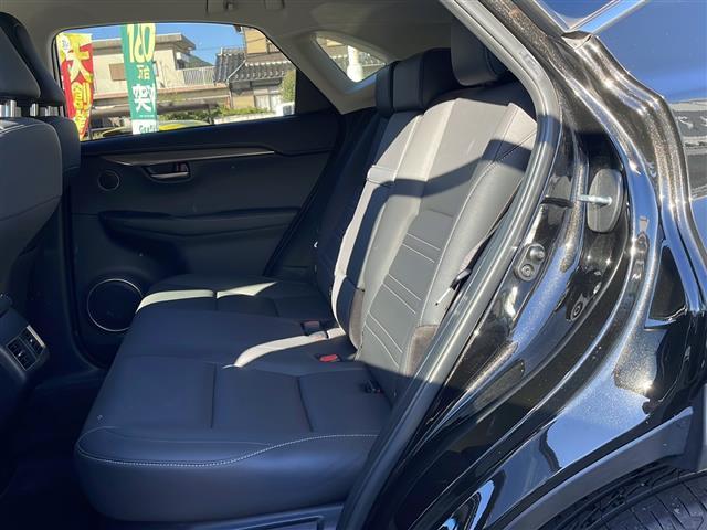 NX NX300h Iパッケージ ワンオーナー パノラマルーフ ブラックレザーシート シートヒーター レーダークルーズコントロール プリクラッシュセーフティシステム メーカー純正ナビ フルセグTV バックカメラ カードキー(11枚目)