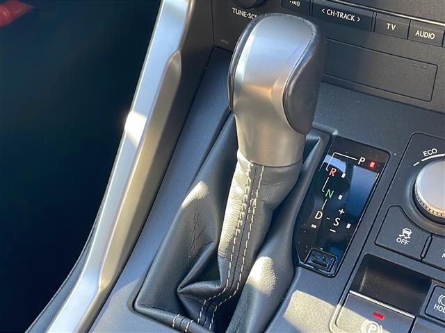 NX NX300h Iパッケージ ワンオーナー パノラマルーフ ブラックレザーシート シートヒーター レーダークルーズコントロール プリクラッシュセーフティシステム メーカー純正ナビ フルセグTV バックカメラ カードキー(12枚目)