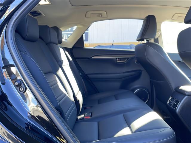 NX NX300h Iパッケージ ワンオーナー パノラマルーフ ブラックレザーシート シートヒーター レーダークルーズコントロール プリクラッシュセーフティシステム メーカー純正ナビ フルセグTV バックカメラ カードキー(16枚目)