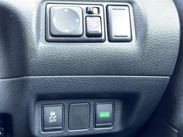 シルフィ Ｇ　純正ナビ／ＣＤ／ＳＤ／フルセグ　Ｂカメラ　純正ＨＩＤ　純正フォグ　オートライト　純正１６インチＡＷ　革巻ステア　横滑り防止　スマートキー　ドラレコ　フロアマット　ドアバイザー　ＥＴＣ（12枚目）