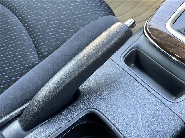 シルフィ Ｇ　純正ナビ／ＣＤ／ＳＤ／フルセグ　Ｂカメラ　純正ＨＩＤ　純正フォグ　オートライト　純正１６インチＡＷ　革巻ステア　横滑り防止　スマートキー　ドラレコ　フロアマット　ドアバイザー　ＥＴＣ（13枚目）