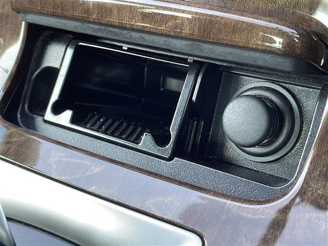 シルフィ Ｇ　純正ナビ／ＣＤ／ＳＤ／フルセグ　Ｂカメラ　純正ＨＩＤ　純正フォグ　オートライト　純正１６インチＡＷ　革巻ステア　横滑り防止　スマートキー　ドラレコ　フロアマット　ドアバイザー　ＥＴＣ（14枚目）