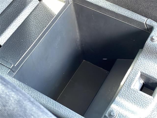 シルフィ Ｇ　純正ナビ／ＣＤ／ＳＤ／フルセグ　Ｂカメラ　純正ＨＩＤ　純正フォグ　オートライト　純正１６インチＡＷ　革巻ステア　横滑り防止　スマートキー　ドラレコ　フロアマット　ドアバイザー　ＥＴＣ（16枚目）