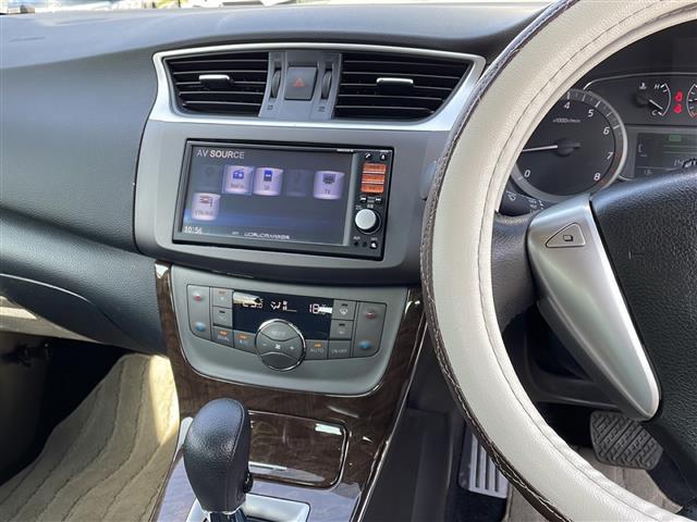 シルフィ Ｇ　純正ナビ／ＣＤ／ＳＤ／フルセグ　Ｂカメラ　純正ＨＩＤ　純正フォグ　オートライト　純正１６インチＡＷ　革巻ステア　横滑り防止　スマートキー　ドラレコ　フロアマット　ドアバイザー　ＥＴＣ（19枚目）