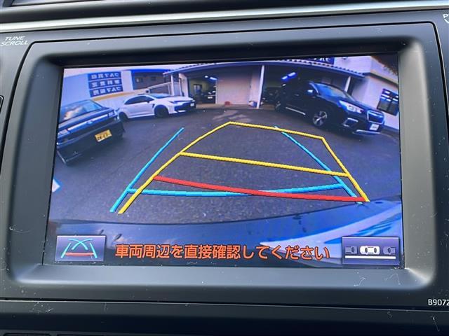 カムリ ハイブリッド　レザーパッケージ　純正ナビ／ＤＶＤ／ＢＤ／ＳＤ／ＭＳＶ／ＢＴ／ＵＳＢ／ＡＵＸ　純正フルセグ　Ｂカメラ　黒革　前席パワーシート　前席シートヒーター　純正ＨＩＤ　純正フォグ　オートライト　社外１８インチＡＷ　革巻ステア（12枚目）