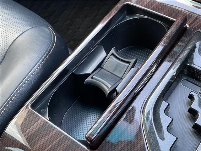 カムリ ハイブリッド　レザーパッケージ　純正ナビ／ＤＶＤ／ＢＤ／ＳＤ／ＭＳＶ／ＢＴ／ＵＳＢ／ＡＵＸ　純正フルセグ　Ｂカメラ　黒革　前席パワーシート　前席シートヒーター　純正ＨＩＤ　純正フォグ　オートライト　社外１８インチＡＷ　革巻ステア（15枚目）