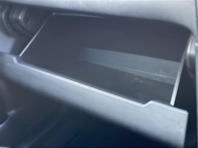 カムリ ハイブリッド　レザーパッケージ　純正ナビ／ＤＶＤ／ＢＤ／ＳＤ／ＭＳＶ／ＢＴ／ＵＳＢ／ＡＵＸ　純正フルセグ　Ｂカメラ　黒革　前席パワーシート　前席シートヒーター　純正ＨＩＤ　純正フォグ　オートライト　社外１８インチＡＷ　革巻ステア（17枚目）