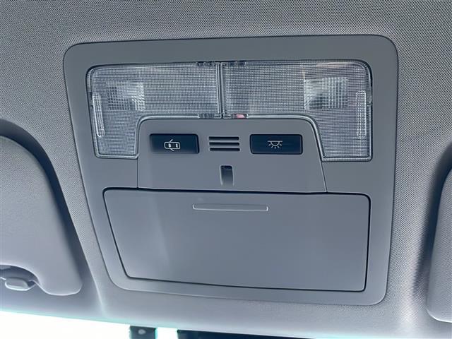 カムリ ハイブリッド　レザーパッケージ　純正ナビ／ＤＶＤ／ＢＤ／ＳＤ／ＭＳＶ／ＢＴ／ＵＳＢ／ＡＵＸ　純正フルセグ　Ｂカメラ　黒革　前席パワーシート　前席シートヒーター　純正ＨＩＤ　純正フォグ　オートライト　社外１８インチＡＷ　革巻ステア（19枚目）