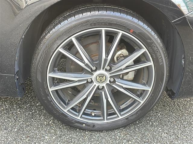 カムリ ハイブリッド　レザーパッケージ　純正ナビ／ＤＶＤ／ＢＤ／ＳＤ／ＭＳＶ／ＢＴ／ＵＳＢ／ＡＵＸ　純正フルセグ　Ｂカメラ　黒革　前席パワーシート　前席シートヒーター　純正ＨＩＤ　純正フォグ　オートライト　社外１８インチＡＷ　革巻ステア（36枚目）